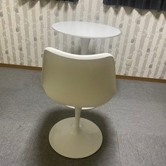 テーブルと椅子セットの画像