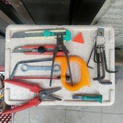 工具　カッター万能ハサミペンチ鉄ノコギリ六角スパナの画像