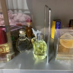 小さい香水セットの画像