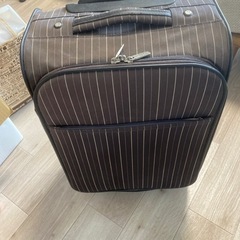 旅行バッグ（キャスター付き）の画像