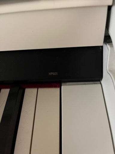 Roland HP601 ホワイト　ピアノ　ローランド