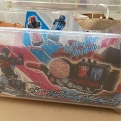 仮面ライダーやウルトラマンのおもちゃの画像
