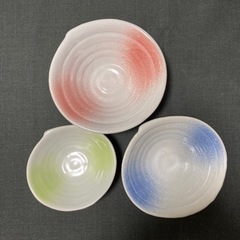 未使用　陶器　3点セット　引き出物　黄緑、青、赤の画像