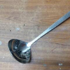 新品　鍋にかけられるお玉の画像