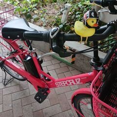 ブリジストン　ブリヂストン BRIDGESTONE STEPCRUZ e (ステップクルーズ e) E.Xチェリーローズ 前輪モーター×後輪ベルト両輪駆動 電動アシスト自転車 2018年モデル 26型タイヤサイズ 内装3段変速 14.3Ahバッテリー 3P80UE0 ST6B48 の画像