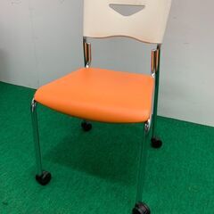 中古　メーカー不明　H720キャスター付きスタックチェア　オレン...
