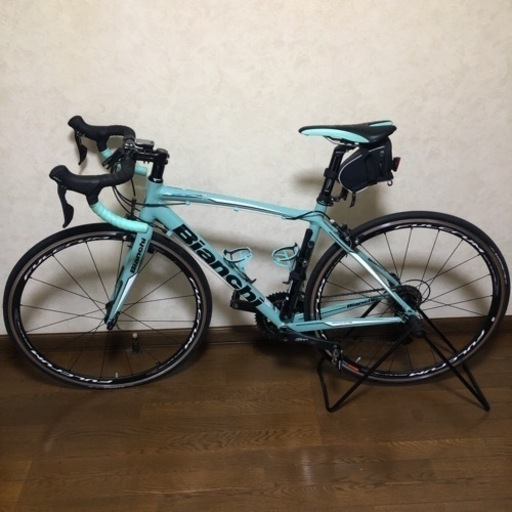 室内保管 Bianchi VIA NIRONE7 SORA フルクラムレーシングクワトロホイール装着