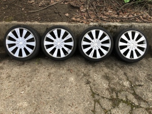 決まりました❗️17インチ 100 .114.3マルチ　コンパクトカーに最適　ホイールナットもセットします