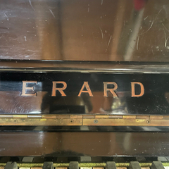 ERARD アップライトピアノの画像