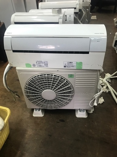 2015 Hitachi 10-12畳。 無料のエアコンの設置