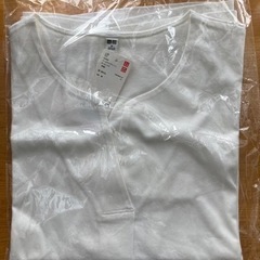 【新品・未使用】ユニクロのレディースシャツの画像