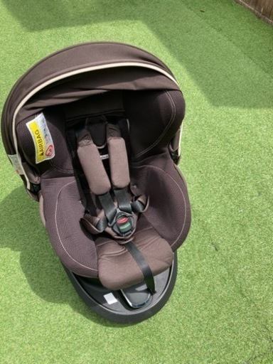 エールべべ　チャイルドシート