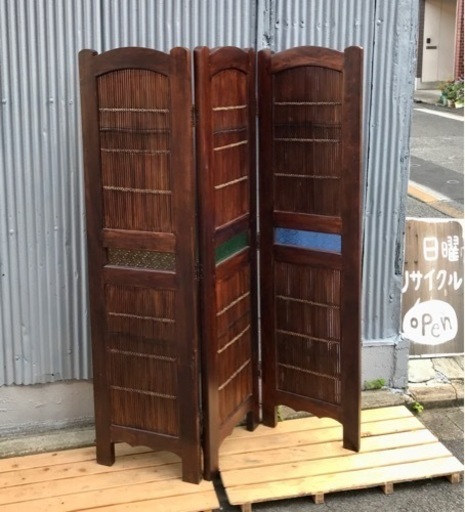 カラーガラス入り木製3連パーテーション
