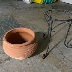 スタンド付き植木鉢の画像