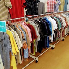 久留米市上津町にあるリサイクルショップフライズ久留米店より、衣類SALEのおしらせです♪ - リサイクルショップ
