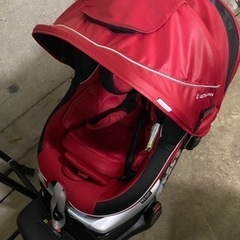 値下げ　コンビ　combi チャイルドシート　新生児用パット付き　赤　回転式　説明書付き　レッグサポートの画像