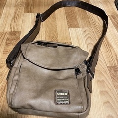 ✅取引決定。［DIDE］革ショルダーバッグ 