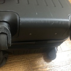 【受け渡し調整中】スーツケース（おおよその大きさ縦48cm×横32cm×幅25cm）の画像