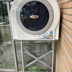 衣類乾燥機と置き台のセット