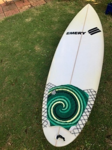 【受付終了】エメリー 5’8 サーフボード  26リッター