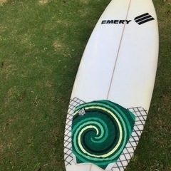 受付終了】エメリー 5'8 サーフボード 26リッター