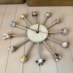 掛け時計　木製　動物の顔