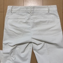 ユニクロ 春夏向け センタープレスパンツ 白の画像
