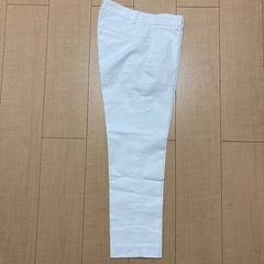 ユニクロ 春夏向け センタープレスパンツ 白の画像