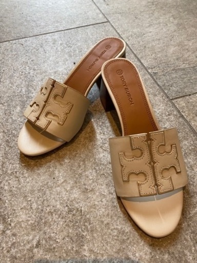 2022モデル　トリーバーチロゴ入りサンダル