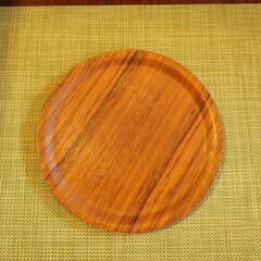 デンマークより入荷しましたウッドプレートです。フラットに近いシンプルなフォルムのディナープレート。軽くて丈夫なのが特徴の温かみのあるチークプレートです。北欧食器でダイニングに彩りを。CG143の画像