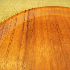 デンマークより入荷しましたウッドプレートです。フラットに近いシンプルなフォルムのディナープレート。軽くて丈夫なのが特徴の温かみのあるチークプレートです。北欧食器でダイニングに彩りを。CG143の画像