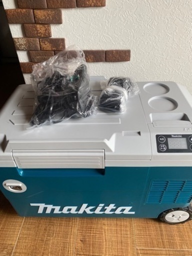 マキタ　ポータブル冷温庫CW180D バッテリー対応