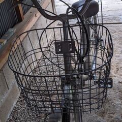 お話中　前カゴ付き自転車の画像