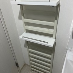 【無料】突っ張りラック パーテーション 壁面ラック 薄型 省スペースの画像