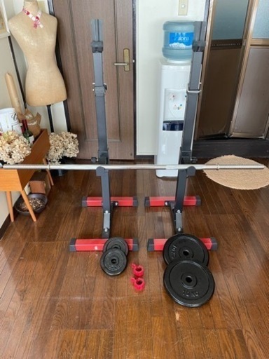 【お取引き決定済み】ほぼ未使用！バーベル+バーベルラック+10kg(２枚)2.5kg(２枚)