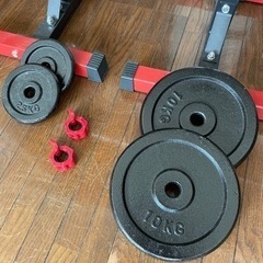 【お取引き決定済み】ほぼ未使用！バーベル+バーベルラック+10kg(２枚)2.5kg(２枚)の画像