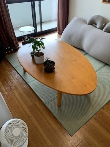 天然木の卵型テーブル