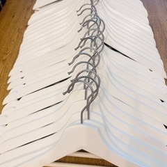 【再出品】木製ハンガー　30本セット