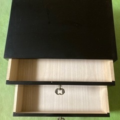 値下げしました‼️他の投稿している物と一緒に取引頂いた方には更に値下げさせて頂きます。漆塗り小物入れ2段！！の画像