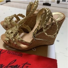 ルブタン ウェッジソールサンダルの画像