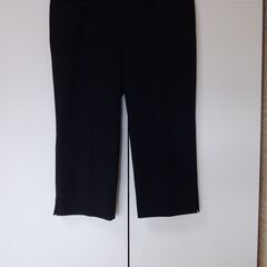 22オクトーブル　大きいサイズ　黒クロップドパンツ　美品