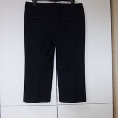 22オクトーブル　大きいサイズ　黒クロップドパンツ　美品の画像