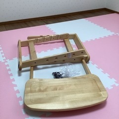 子供用テーブル付き椅子の画像