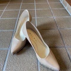 パンプス👠アイボリー(ラメ入り✨)