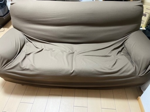 3人掛けソファー　23.24日　この土日で取りに来てくれる方7,000まで値下げします。
