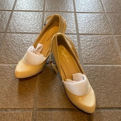 (新品未使用)パンプス👠アイボリーの画像