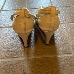 (新品未使用)パンプス👠アイボリーの画像