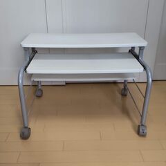 【取引中】ロータイプのパソコンデスク