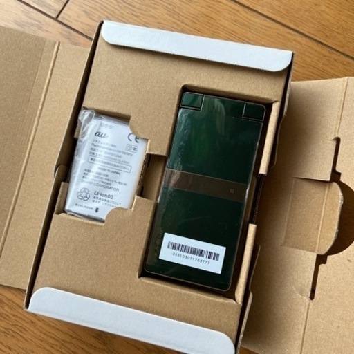 新品　未使用　au AQUOS 携帯