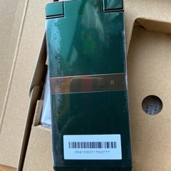 新品　未使用　au AQUOS 携帯の画像